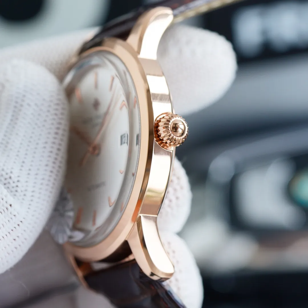 Patek Philippe 🌆🌆 is the first to sell hot new styles, Patek Philippe’s new steel pot lid ⚡️⚡️ took up to 6 months! Ultra-thin men's automatic mechanical watch, using imported original 9015® movement, vibration frequency of 28,800 times per hour, zero repair quality, original size of 40mm in diameter, ultra-thin craftsmanship of 8mm, (❤️can be matched with calfskin imported from Xin Italy!) The pot lid is made of glass! Super waterproof to 50 meters! The same style at the counter, one-to-one reproduction! Bring him with you to show off his sharp edge and extraordinary style! Dazzling brilliance, eternal dignity. ⚠️Please look for exclusive quality